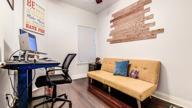 Building Photo - $1,750/mo – 2BR/1BA Condo in Northwest Aus...