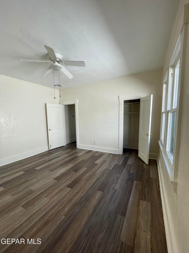Building Photo - 1518 Lawton Dr