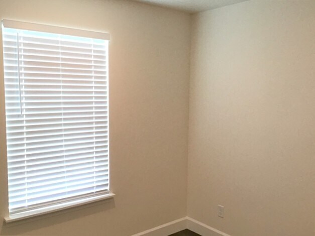 Building Photo - 1218 Peterson Ln