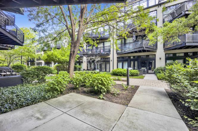 Primary Photo - 1070 W 15th St