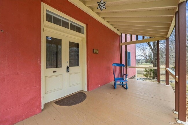 Building Photo - 948 Craigville Rd