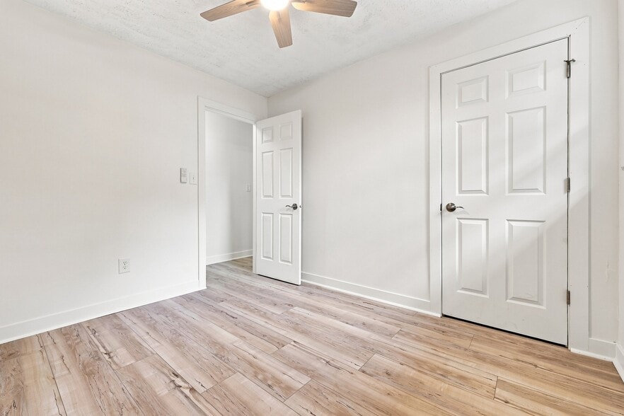 Building Photo - 3660 N Sadlier Dr