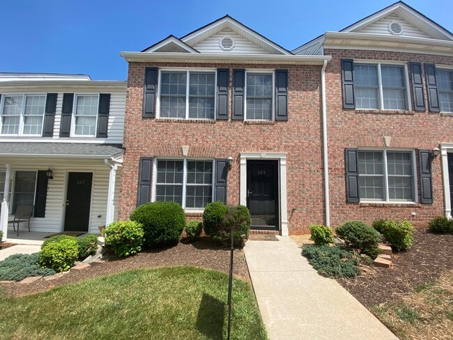 Building Photo - 655 Wyndhurst Dr