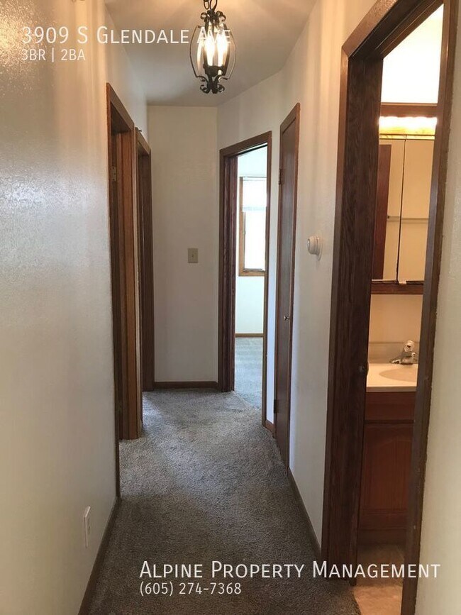 Building Photo - 3 Bed/2 Bath House For Rent!!