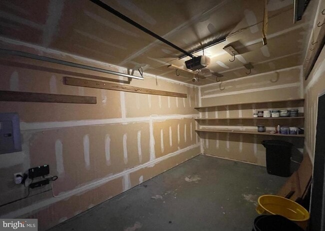 Building Photo - 127 Tulip Ln