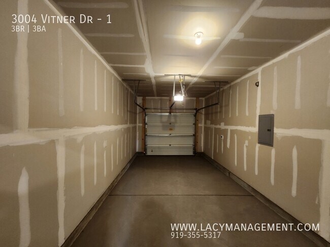 Building Photo - 3004 Vitner Dr