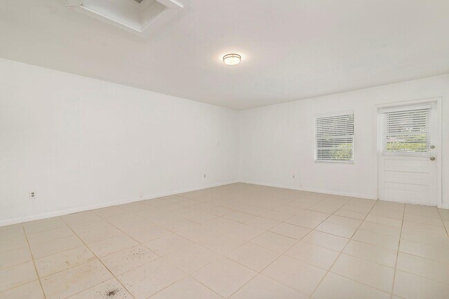 Building Photo - 3020 Vincent Rd