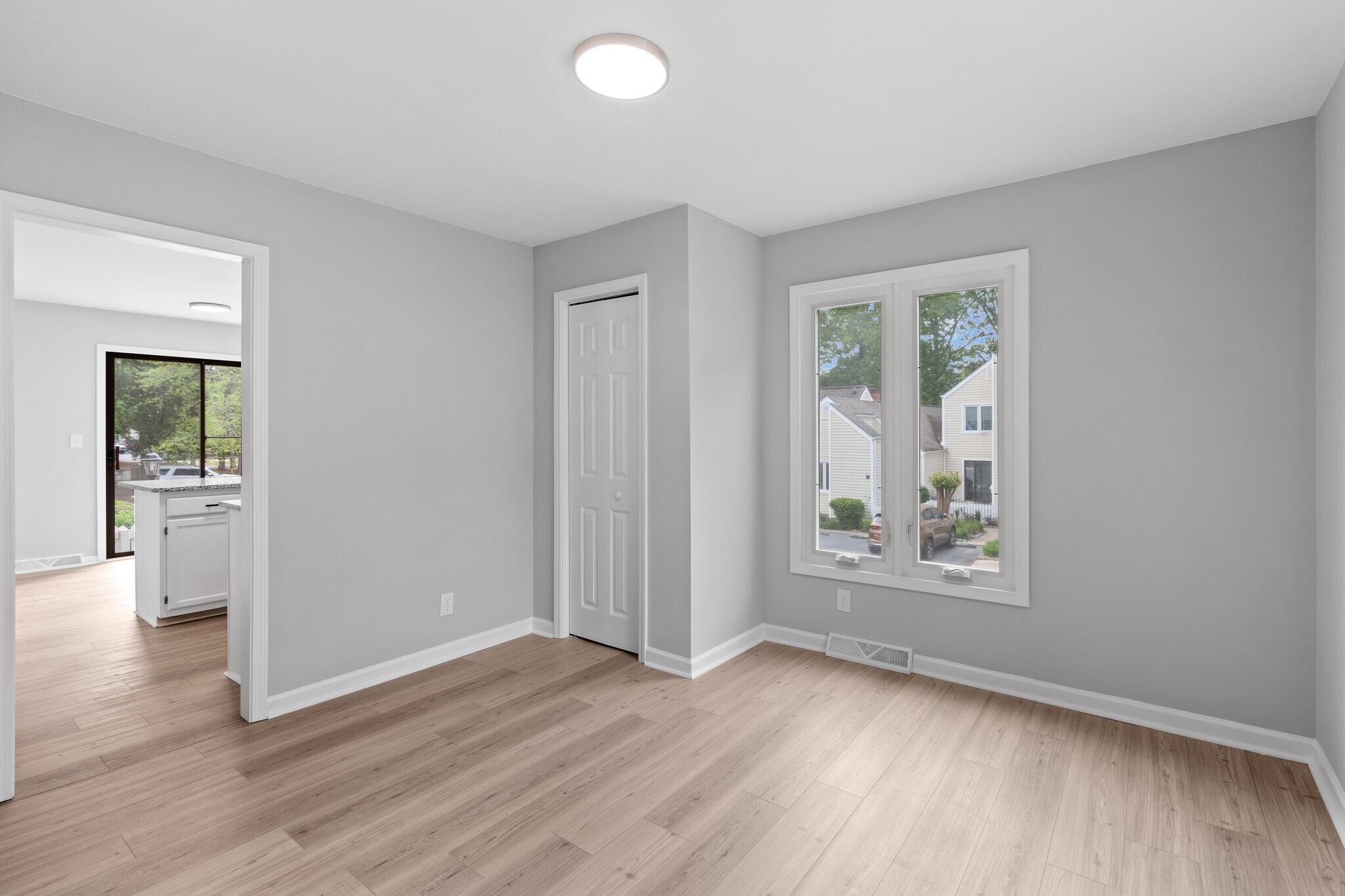 Building Photo - 325 Eastwood Dr