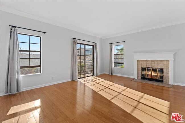 Building Photo - 11827 Goshen Ave