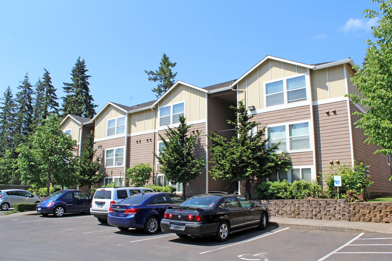 Building Photo - 683 NE 162nd Ave