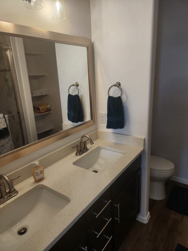 Building Photo - 3098 Gladstone St