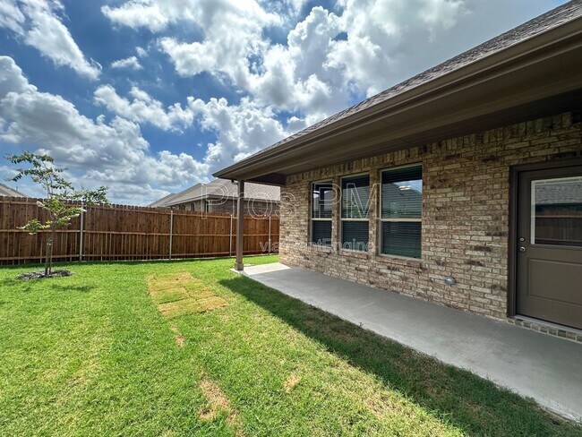 Building Photo - 5231 Meadow Ln