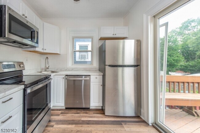 Building Photo - 51 Riggs Pl