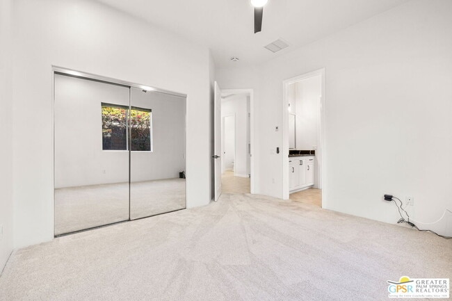 Building Photo - 4 Hillcrest Dr