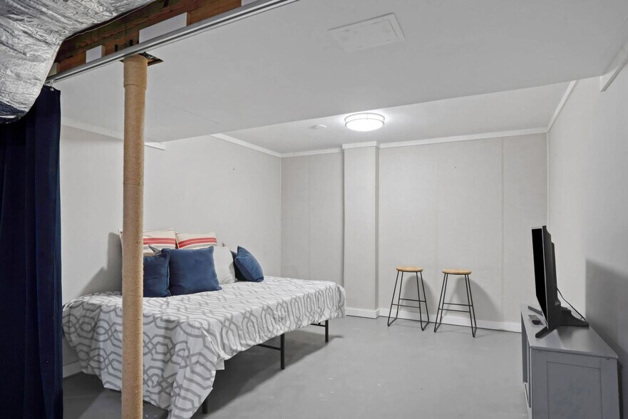 Building Photo - 11 The Pkwy