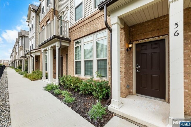 Building Photo - 56 Arnold Dr