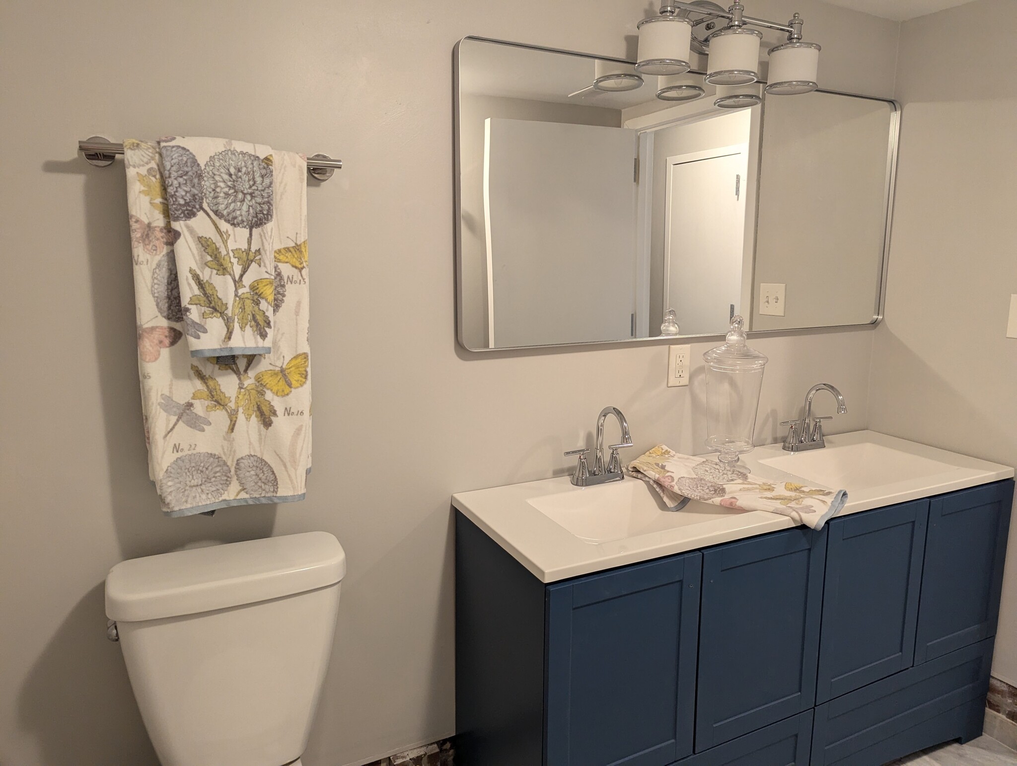 Beautifully renovated bathroom - 2024 N Calvert St