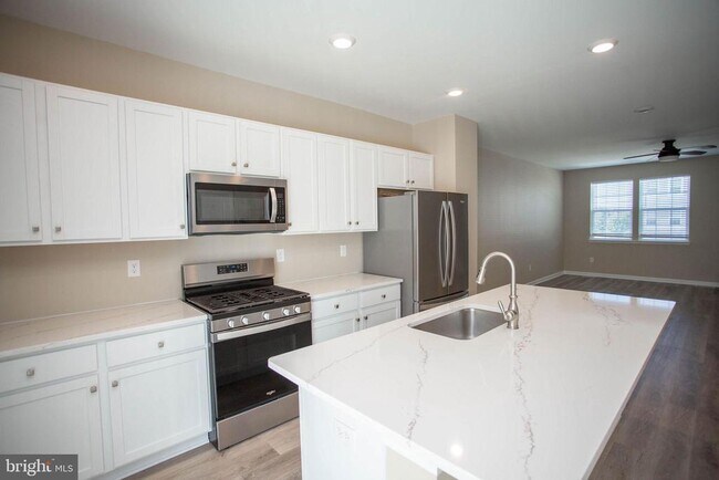 Building Photo - 239 Macoun Way