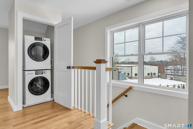 Building Photo - 31 Drive Way