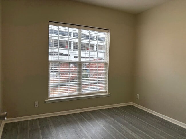 Building Photo - 3rd Level 3 Bedroom Condo in Ballantyne