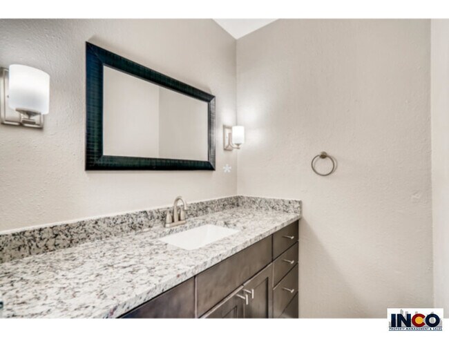 Building Photo - NEWLY REMODELED 1 Bedroom!