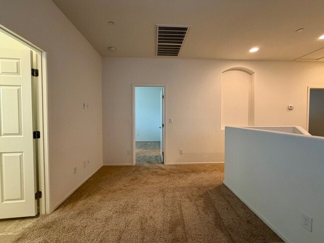 Building Photo - 3 BED 2.5 BATH 2 CAR GARAGE SINGLE FAMILY HOME W/ LOFT, BACKYARD & COMMUNITY POOL, SPA, PLAYGROUN...