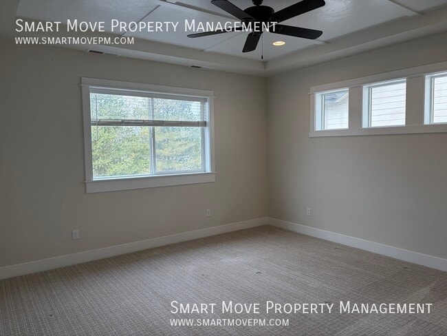 Building Photo - 2100 N Woodcreek St