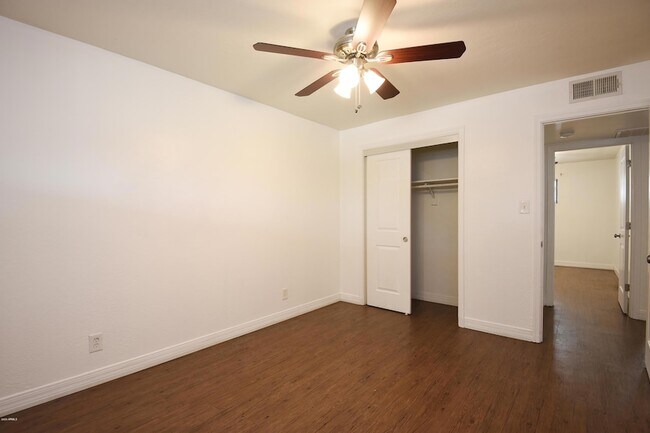 Building Photo - 502 E Mariposa St