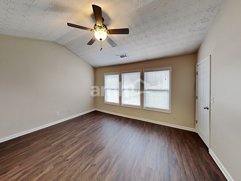 Building Photo - 317 Azalea Loop