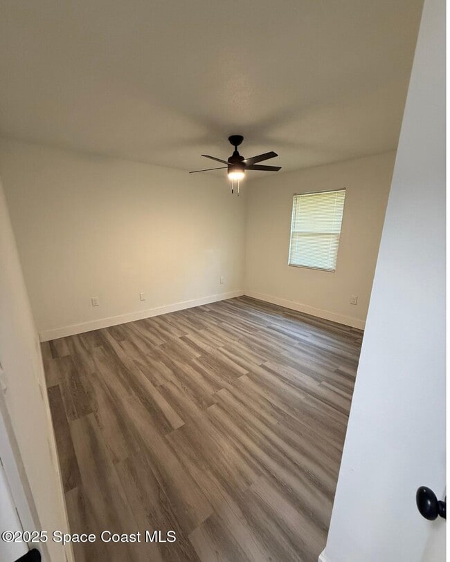 Building Photo - 304 Palm Ave