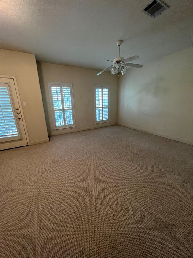 Building Photo - 6126 Hartson