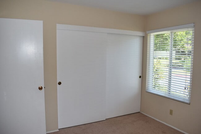 Building Photo - 3 Bedroom 2 Bath Single Story Home- Mesa V...