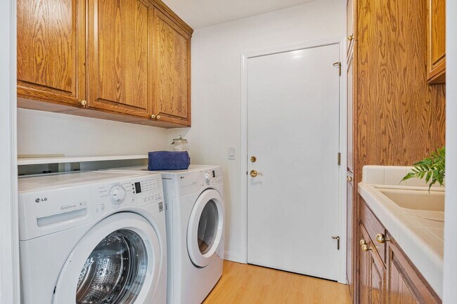Building Photo - 124 Birchbark Pl