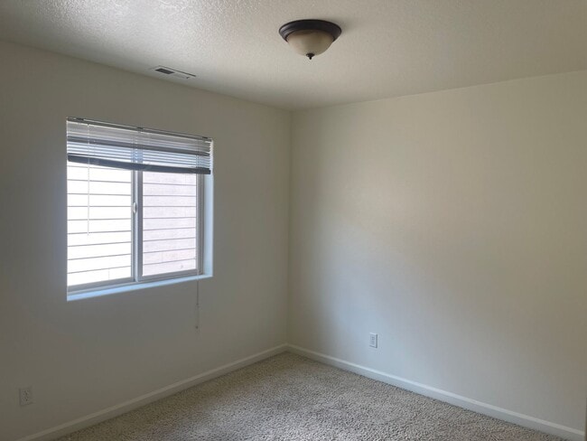 Building Photo - 2722 NE 88th Pl