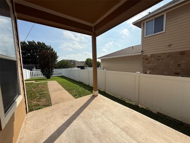 Building Photo - 104 Lava Bed Dr
