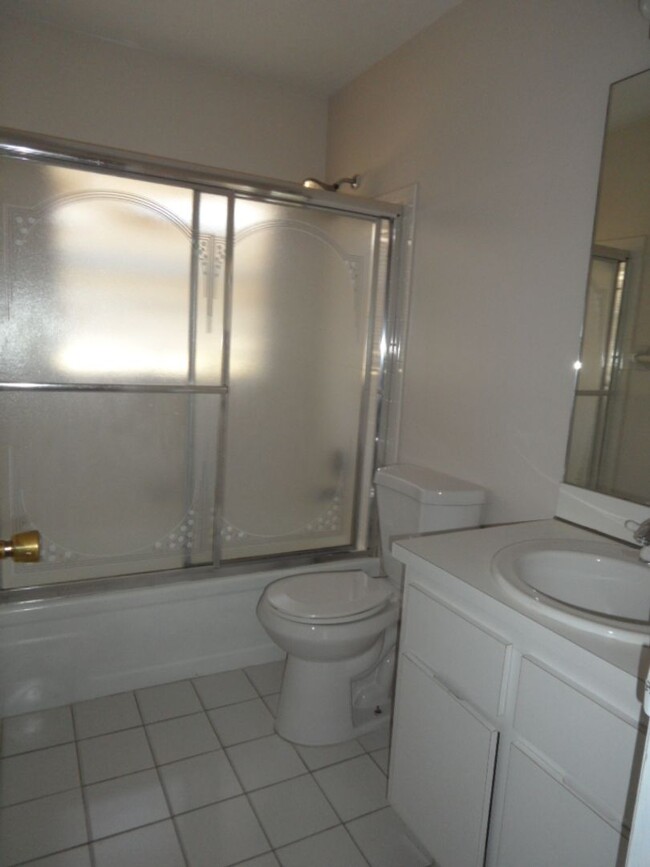 Building Photo - 2-Bed, 2-Bath Condo in Coral Springs!