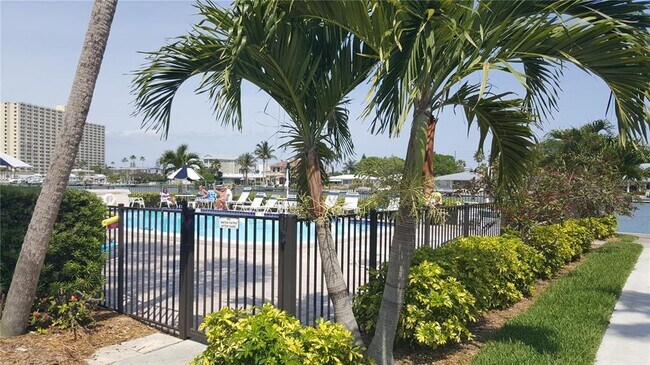 Building Photo - 7420 Bay Island Dr S