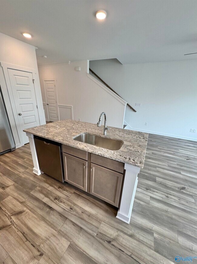 Building Photo - 7575 Discovery Pt Dr NW