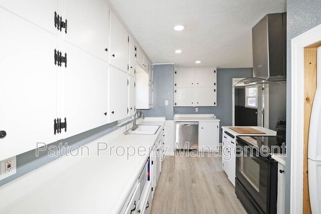 Building Photo - 3304 Janet Dr