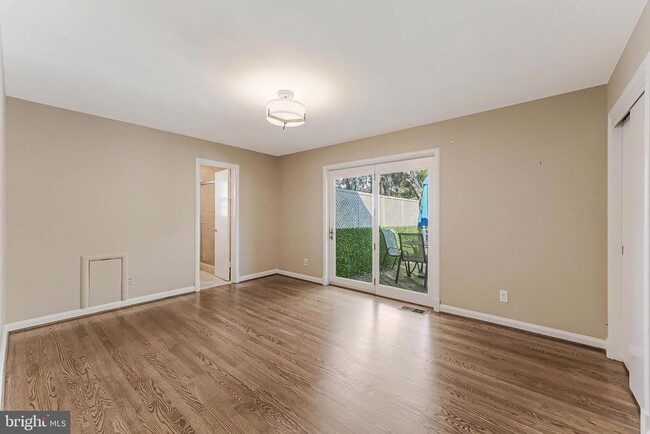 Building Photo - 3867 Chesterbrook Rd