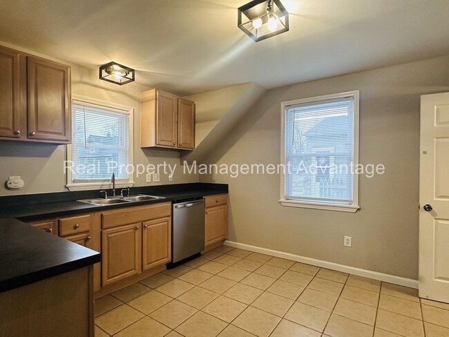 Building Photo - Cute 3-Bedroom Updated Bungalow Minutes from Downtown Ferndale!