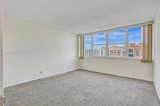 Building Photo - 3140 S Ocean Dr