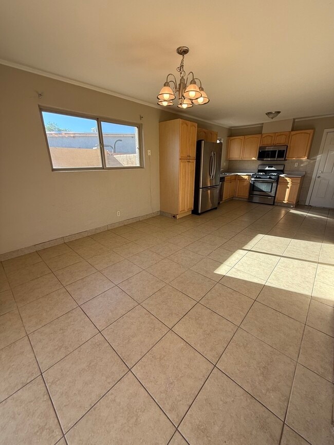 Building Photo - House For Rent