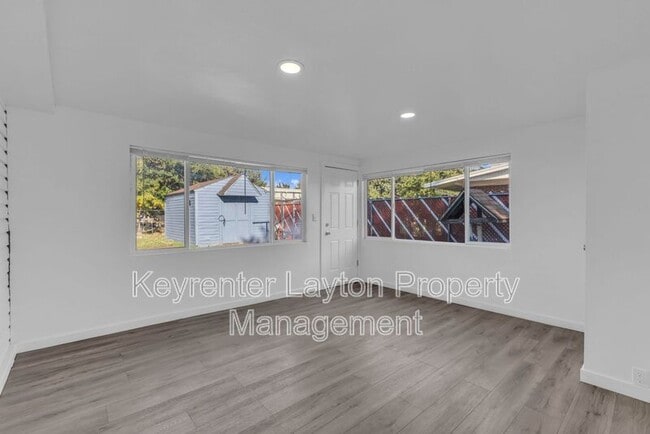 Building Photo - 775 N Diamond St