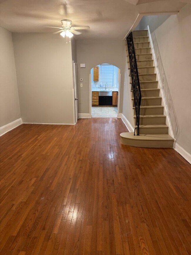 Building Photo - Looking for spacious house check this one out.