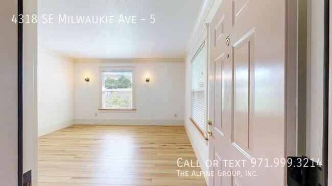 Building Photo - 4318 SE Milwaukie Ave