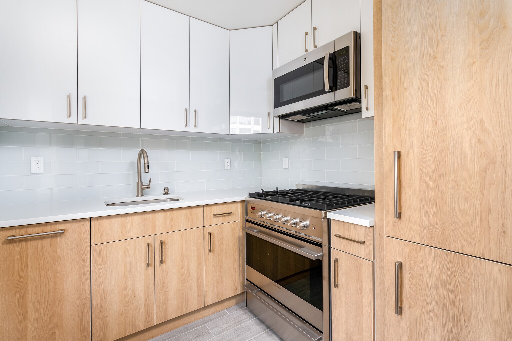 Building Photo - 31-19 37th Ave