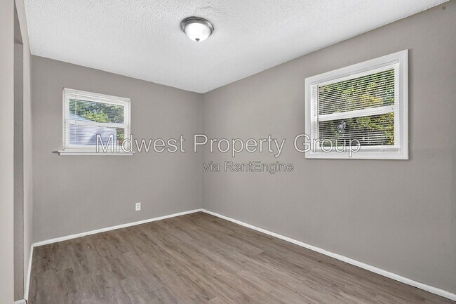 Building Photo - 1446 Vero Dr