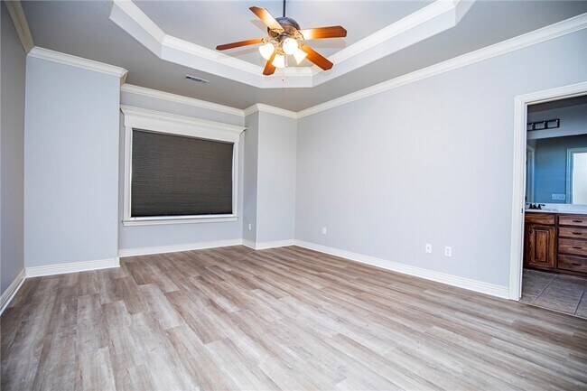 Building Photo - 2715 Vanike Dr