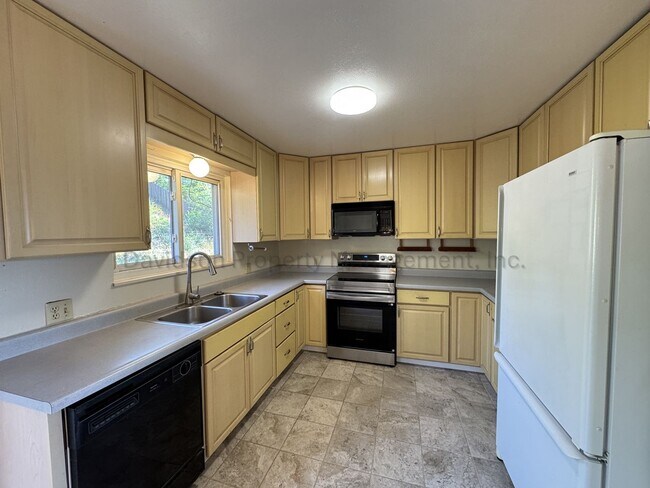 Building Photo - Cozy 3 Bedroom House in Southeast Colorado Springs